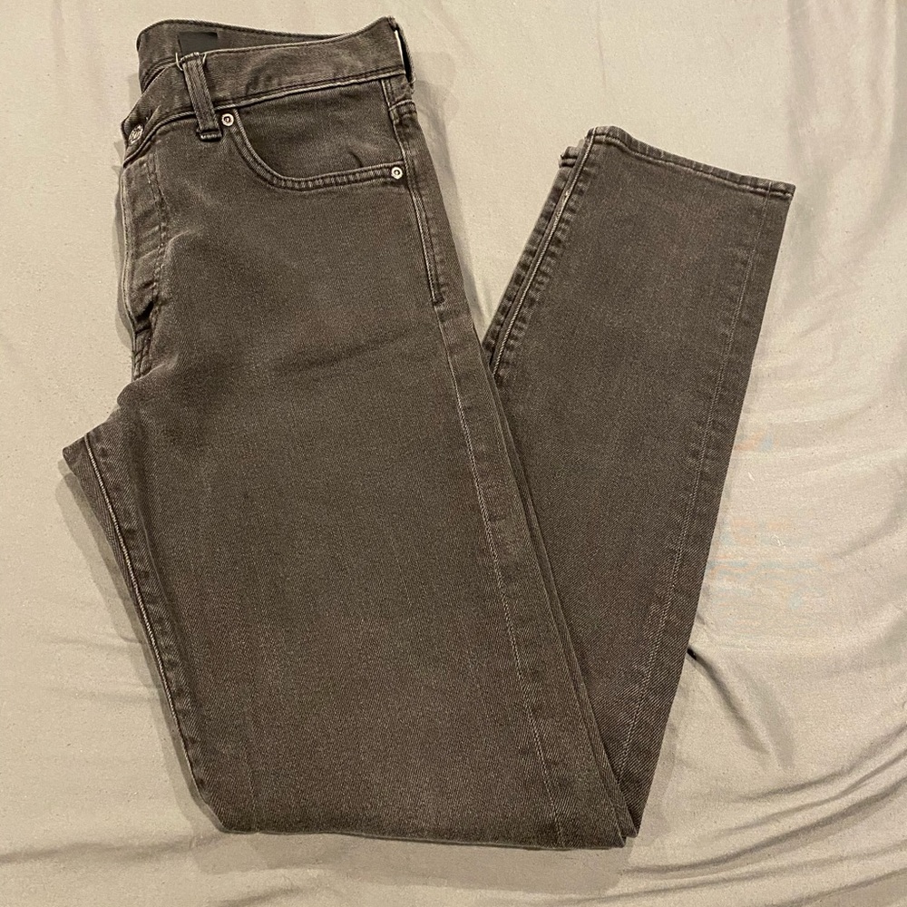 Super cute high waisted mom jeans
